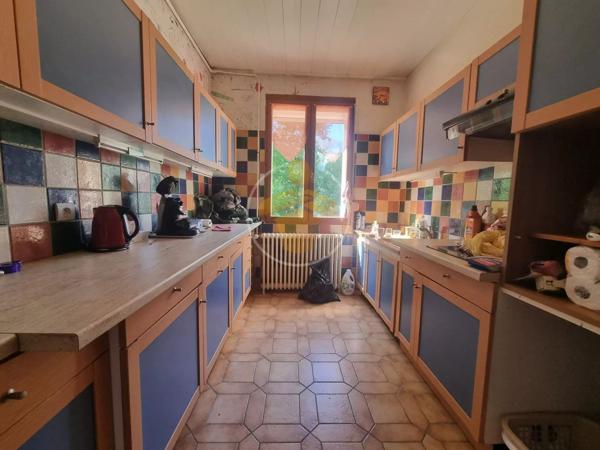 Vente                                                      Maison
                        
                     6 pièces                                         à La Fère