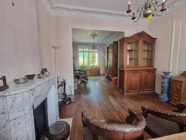 Vente                                                      Maison
                        
                     6 pièces                                         à La Fère