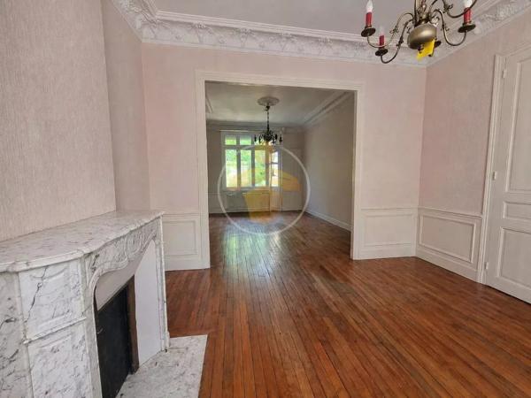 Vente                                                      Maison
                        
                     6 pièces                                         à La Fère