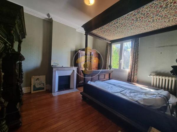 Vente                                                      Maison
                        
                     6 pièces                                         à La Fère