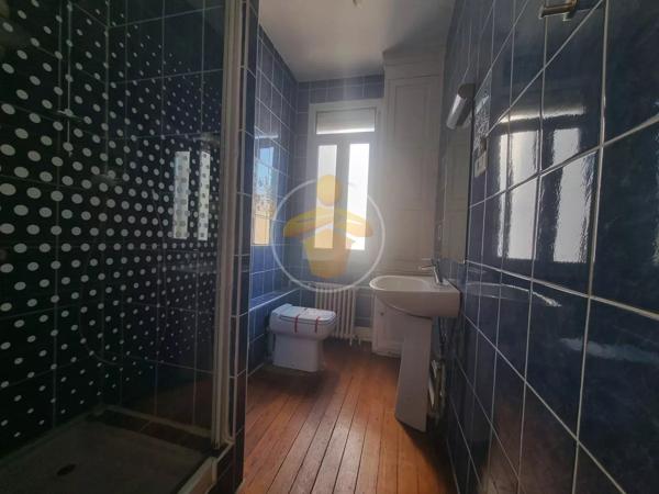 Vente                                                      Maison
                        
                     6 pièces                                         à La Fère