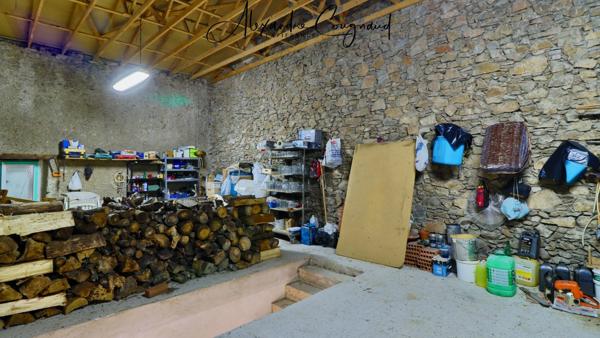 Verdalle – Maison de village P4 avec garage et grand volume à aménager