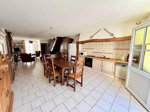 Vente                                                      Propriété
                        
                     8 pièces                      225 m2                     à Goncourt