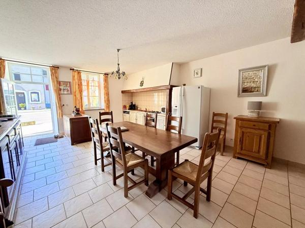 Vente                                                      Propriété
                        
                     8 pièces                      225 m2                     à Goncourt