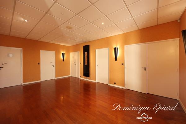 A VENDRE – Ensemble tertiaire haut de gamme de 2 111 m² sur 9 603 m² – Niort 