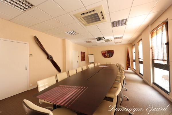 A VENDRE – Ensemble tertiaire haut de gamme de 2 111 m² sur 9 603 m² – Niort 