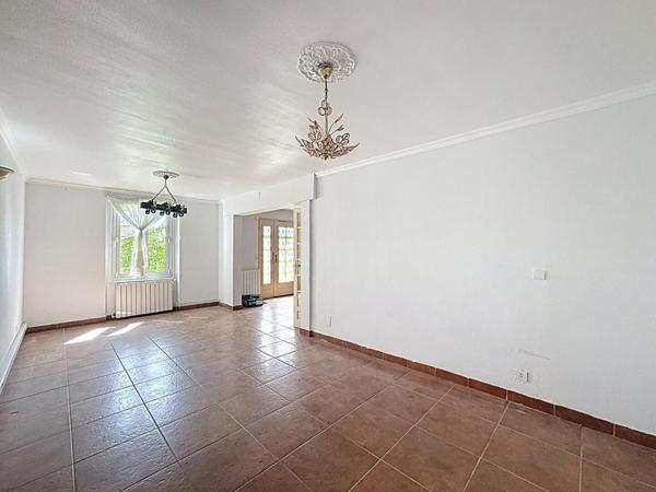 Maison familiale 6 chambres  Volumes exceptionnels, DPE C et garage XXL de 40 m2