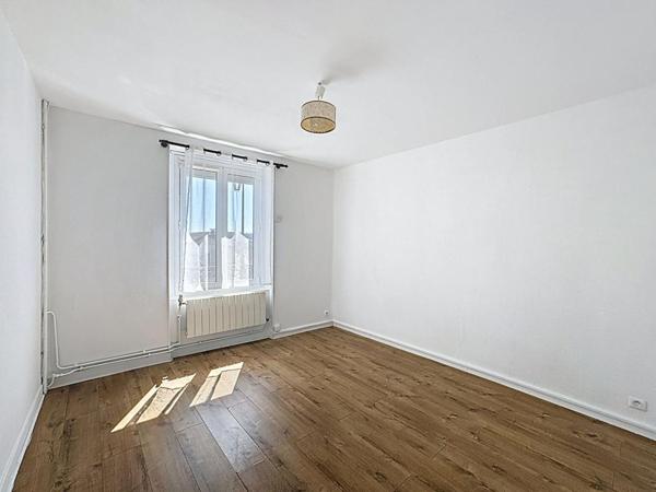 Maison familiale 6 chambres  Volumes exceptionnels, DPE C et garage XXL de 40 m2