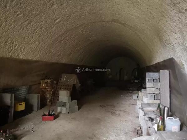 Vente                                                      Parking
                        
                                         143 m2                     à Chahaignes