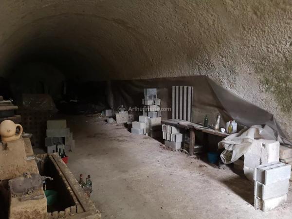 Vente                                                      Parking
                        
                                         143 m2                     à Chahaignes