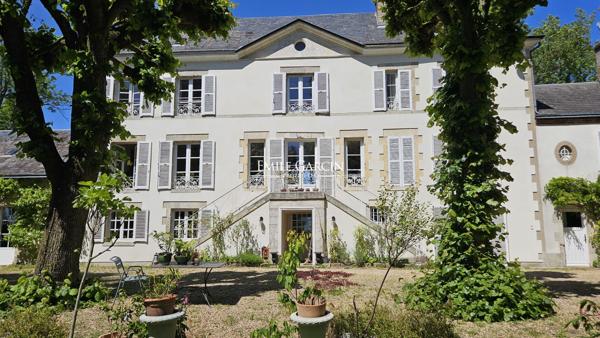 A vendre maison de maître et parc de près de 1,2 hectare aux portes d'Orléans