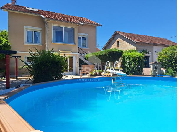 Maison individuelle avec grand garage à St Léon sur l'Isle.