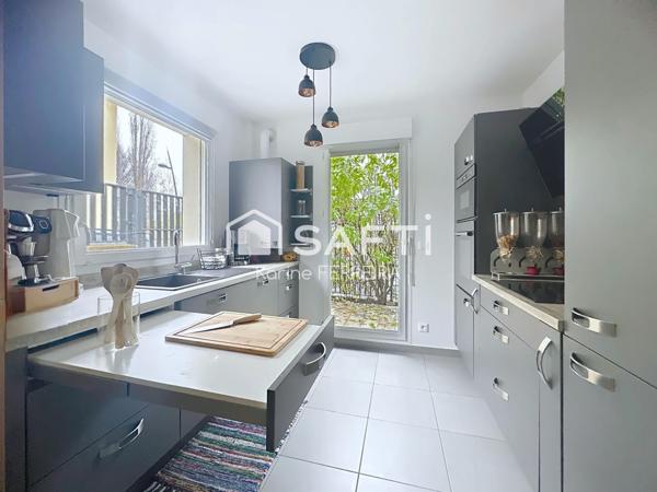 Maison familiale de 2016 – Suite parentale, salon parquet chaleureux & jardin avec terrasse