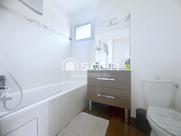 Maison familiale de 2016 – Suite parentale, salon parquet chaleureux & jardin avec terrasse