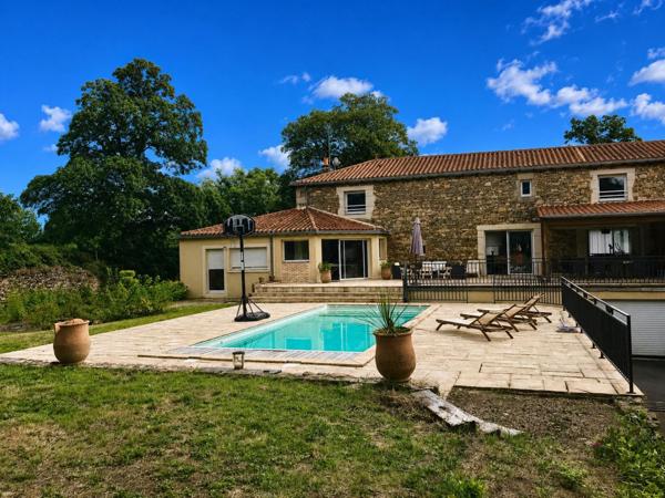 Maison à CHOLET, 49300 - 10 pièces 277m²