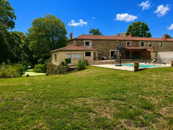 Maison à CHOLET, 49300 - 10 pièces 277m²