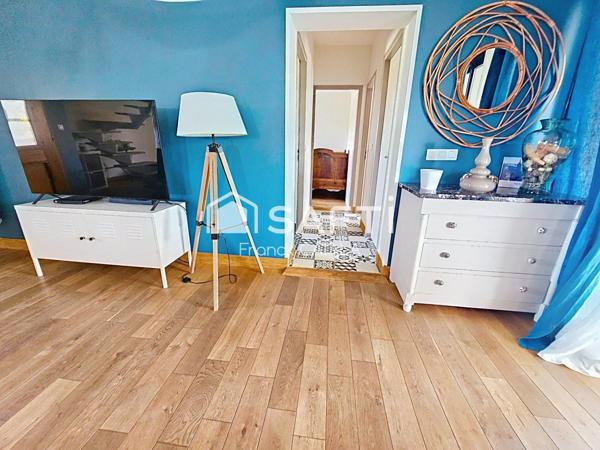 Belle vue pour cette contemporaine avec piscine