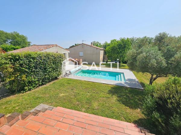 Belle vue pour cette contemporaine avec piscine