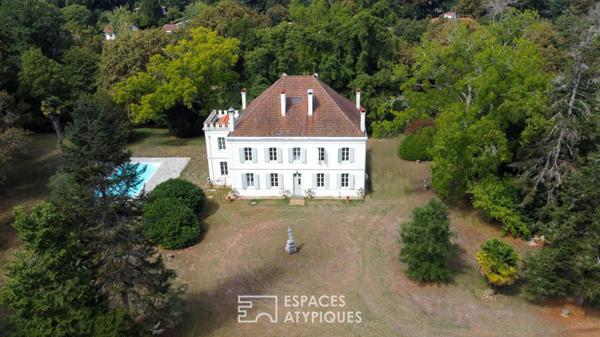 Maison de maître, dépendances et son parc arboré