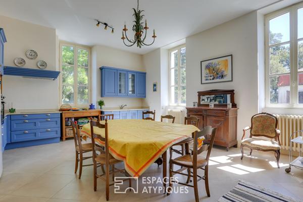 Maison de maître, dépendances et son parc arboré