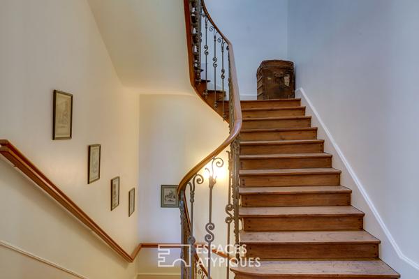 Maison de maître, dépendances et son parc arboré