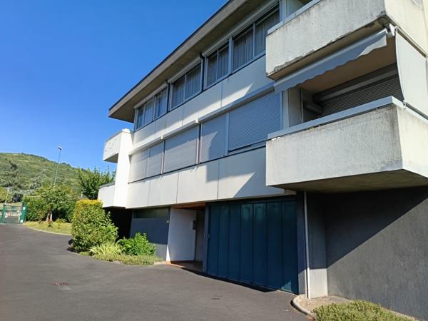 F3 Bis d'environ 77m² avec balcon et grand garage