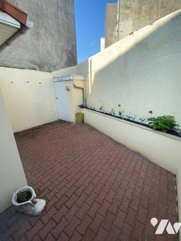 CALAIS PROCHE THEATRE IMMEUBLE A USAGE MIXTE