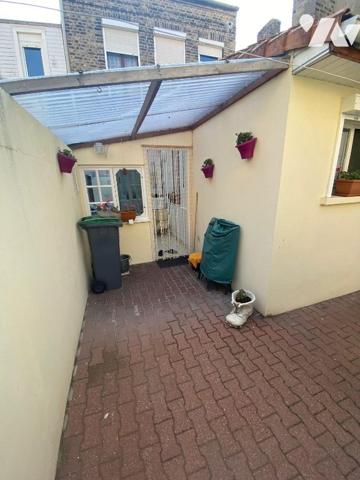 CALAIS PROCHE THEATRE IMMEUBLE A USAGE MIXTE