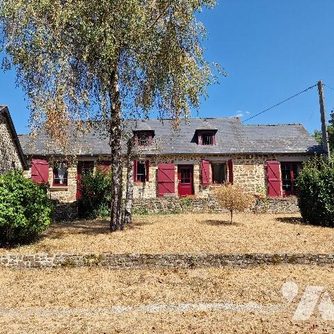 Maison en campagne comprenant cuisine, séjour, salle d'eau, wc, 3 chambres. Dépendances. Jardin