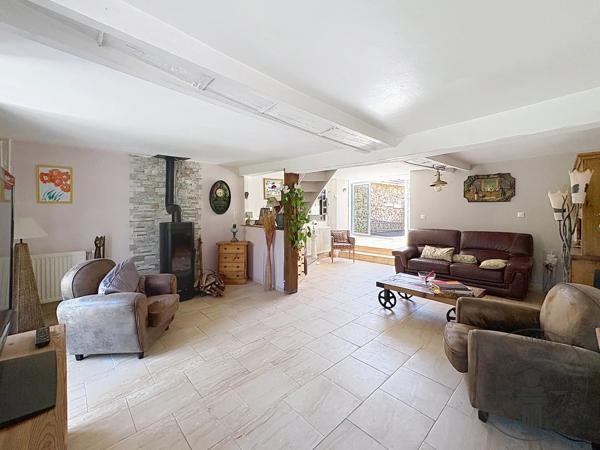 Vente                                                      Maison
                        
                     5 pièces                      152 m2                     à Auneau