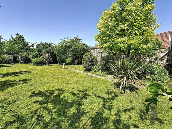 Vente                                                      Maison
                        
                     5 pièces                      152 m2                     à Auneau