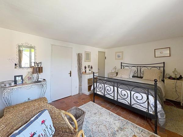 Vente                                                      Maison
                        
                     5 pièces                      152 m2                     à Auneau