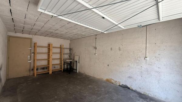 À VENDRE  Garage 20 m² avec point d'eau Quartier Saint-Assiscle, Perpignan
