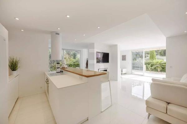 Exclusivité - Magnifique appartement de 4 pièces situé dans une résidence de standing sur le Golf à Mougins