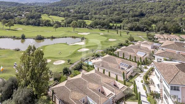 Exclusivité - Magnifique appartement de 4 pièces situé dans une résidence de standing sur le Golf à Mougins