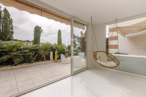 Exclusivité - Magnifique appartement de 4 pièces situé dans une résidence de standing sur le Golf à Mougins