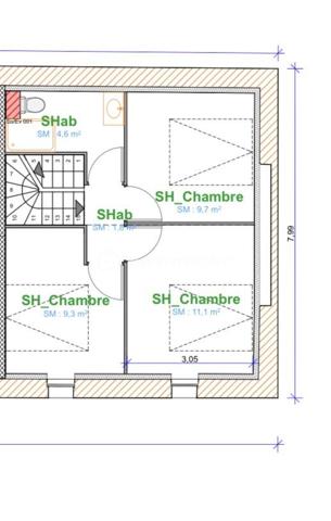 Anna Morra vous propose à Aussonne, dans un environnement calme et recherché, ce charmant duplex T4 de 80,10 m², mitoyen d’un côté, avec jardinet privatif, situé au sein d’une bâtisse de caractère entièrement réhabilitée.

Ce bien offre un cadre de vie idéal, alliant le charme de l’ancien au confort moderne.

Pensé pour le confort du quotidien, ce duplex propose des espaces fonctionnels et lumineux.

Au rez-de-chaussée, vous découvrirez une entrée ouvrant sur une belle pièce de vie de plus de 42 m² avec cuisine ouverte aménagée, offrant un espace convivial et chaleureux, ainsi qu’un WC indépendant avec lave-mains.

À l’étage, l’espace nuit se compose de trois chambres et d’une salle d’eau avec WC.

À l’extérieur, vous profiterez d’un jardinet privatif de plus de 30 m², idéal pour vos moments de détente en famille ou entre amis.

Le logement sera livré clé en main avec des prestations modernes et de qualité : isolation complète des murs et de la toiture, menuiseries neuves PVC ou aluminium, électricité conforme NF C 15-100, fibre optique, cuisine équipée, salle d’eau aménagée avec douche, meuble vasque et miroir, parquet dans les pièces de vie, carrelage dans les pièces humides, Velux motorisés selon les lots ainsi qu’un pré-équipement pour climatisation réversible (PAC air-air). Les extérieurs bénéficieront également d’un point d’eau, d’une prise électrique et d’un éclairage.

Afin de répondre pleinement à vos attentes, plusieurs options et prestations personnalisables pourront être proposées en supplément afin de créer un intérieur à votre image.

Performance énergétique visée : DPE B.

Situé au sein d’une copropriété intimiste de 12 logements, ce bien bénéficie de deux places de stationnement, d’un environnement sécurisé et d’un cadre de vie agréable et résidentiel.

Livraison prévisionnelle : début 2027.

Assurance Dommages-Ouvrage, garanties décennales 

Idéal pour une résidence principale ou un investissement patrimonial de qualité.

Opportunité rare sur le secteur – nombre de lots limité.