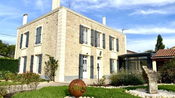 (79400) Maison 6 pièces 240 m2, 400m2 de dépendance