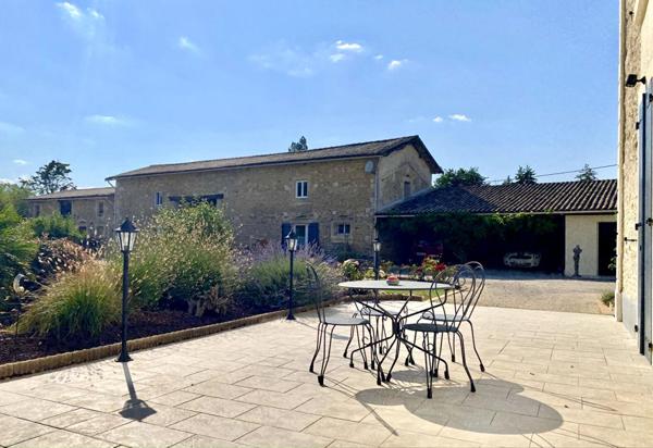 (79400) Maison 6 pièces 240 m2, 400m2 de dépendance