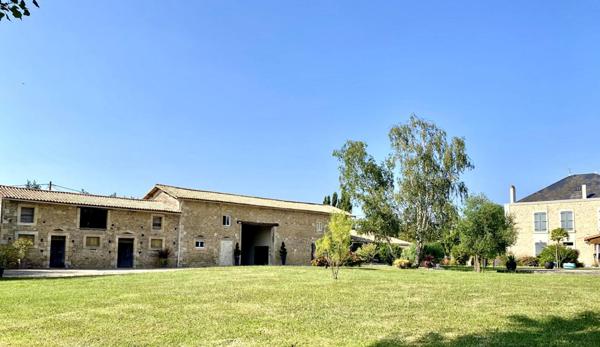 (79400) Maison 6 pièces 240 m2, 400m2 de dépendance