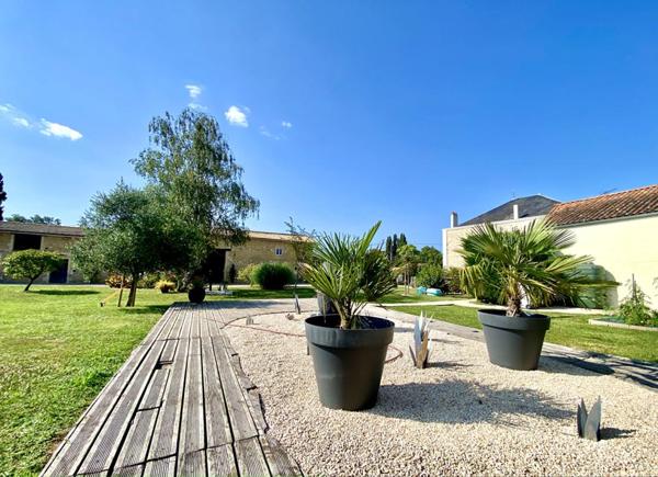 (79400) Maison 6 pièces 240 m2, 400m2 de dépendance