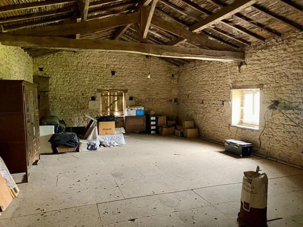 (79400) Maison 6 pièces 240 m2, 400m2 de dépendance