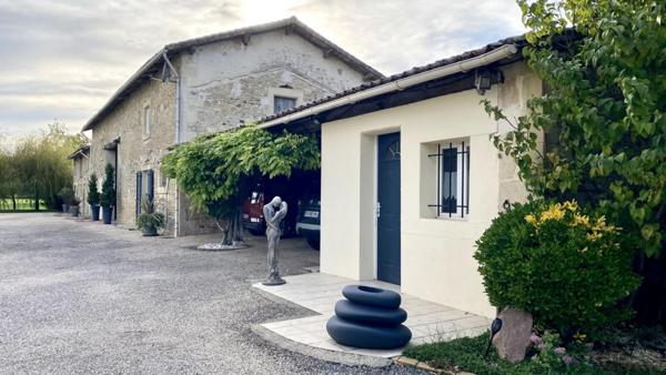 (79400) Maison 6 pièces 240 m2, 400m2 de dépendance