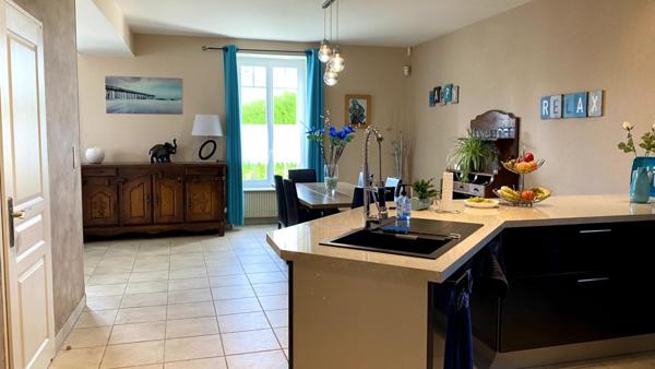 (79400) Maison 6 pièces 240 m2, 400m2 de dépendance