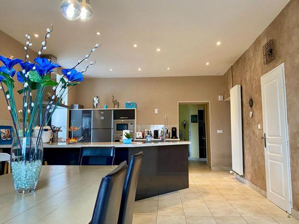 (79400) Maison 6 pièces 240 m2, 400m2 de dépendance