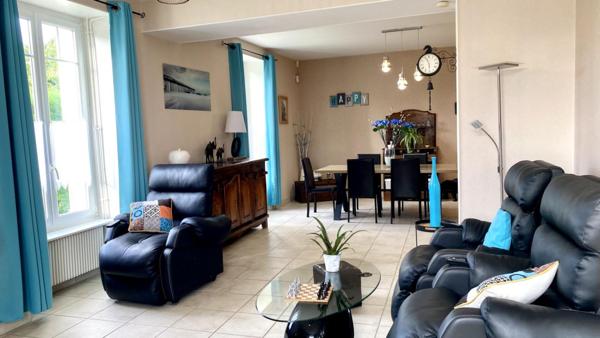 (79400) Maison 6 pièces 240 m2, 400m2 de dépendance