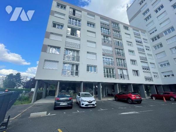 Avenue du Loiret à OLIVET, appartement à rénover de 72 m² composée d'une entrée, d'un salon, d'...