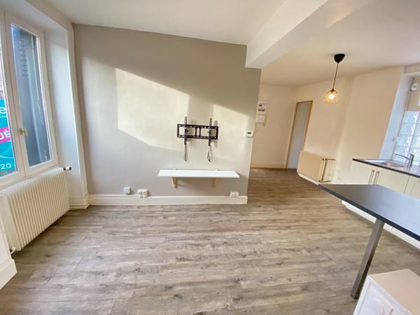 À LOUER - APPARTEMENT - MENNECY