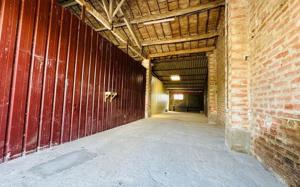 Stationnement à louer    100 m2 Muret