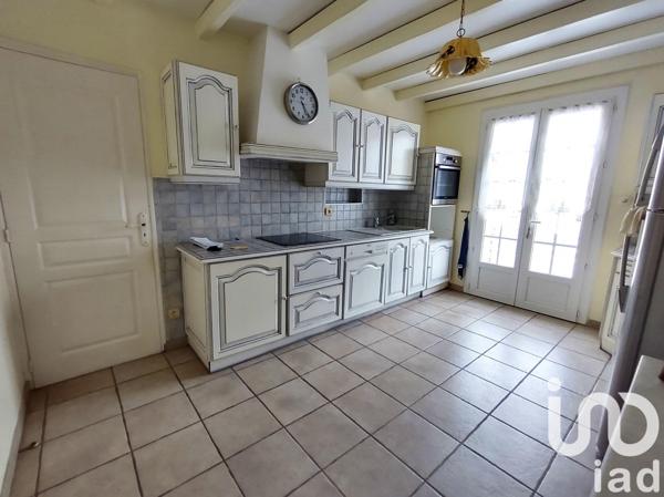 Maison traditionnelle 5 pièces de 117 m² à Fleury (11560)